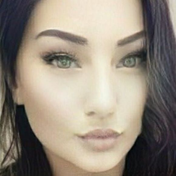 Meet your Posher, Nicole - Picture 1 of 1